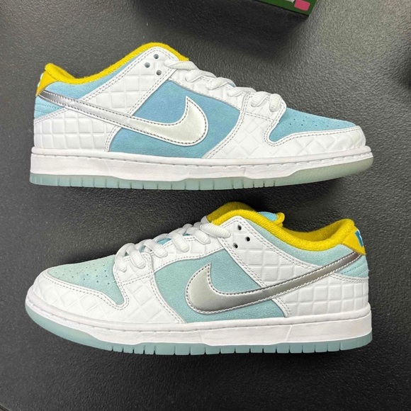 Size 9 - Nike SB Dunk Low FTC Lagoon Pulse DH7687-400